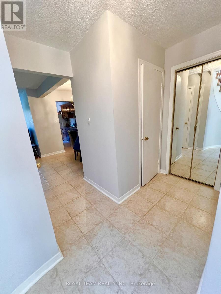 28 Oakmount Crescent, Vaughan, Ontario  L4K 2C3 - Photo 9 - N13027930
