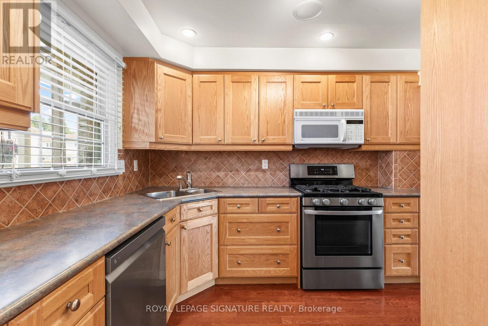 42 - 580 Eyer Drive, Pickering, Ontario  L1W 3B7 - Photo 4 - E13758504