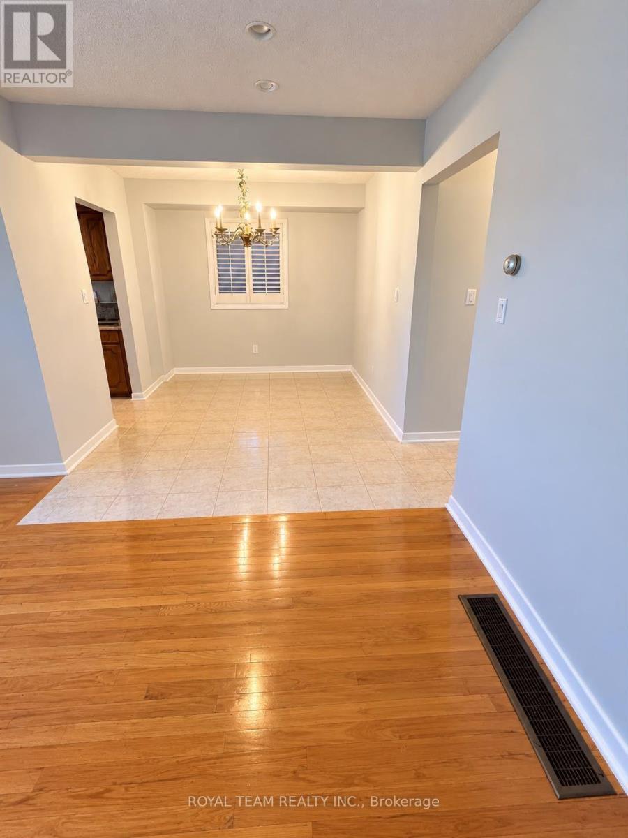 28 Oakmount Crescent, Vaughan, Ontario  L4K 2C3 - Photo 6 - N13027930