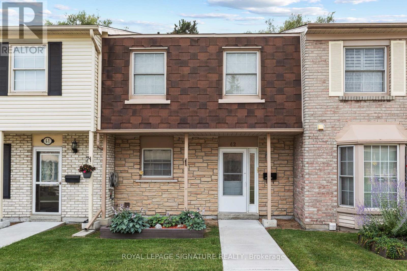 42 - 580 Eyer Drive, Pickering, Ontario  L1W 3B7 - Photo 2 - E13758504