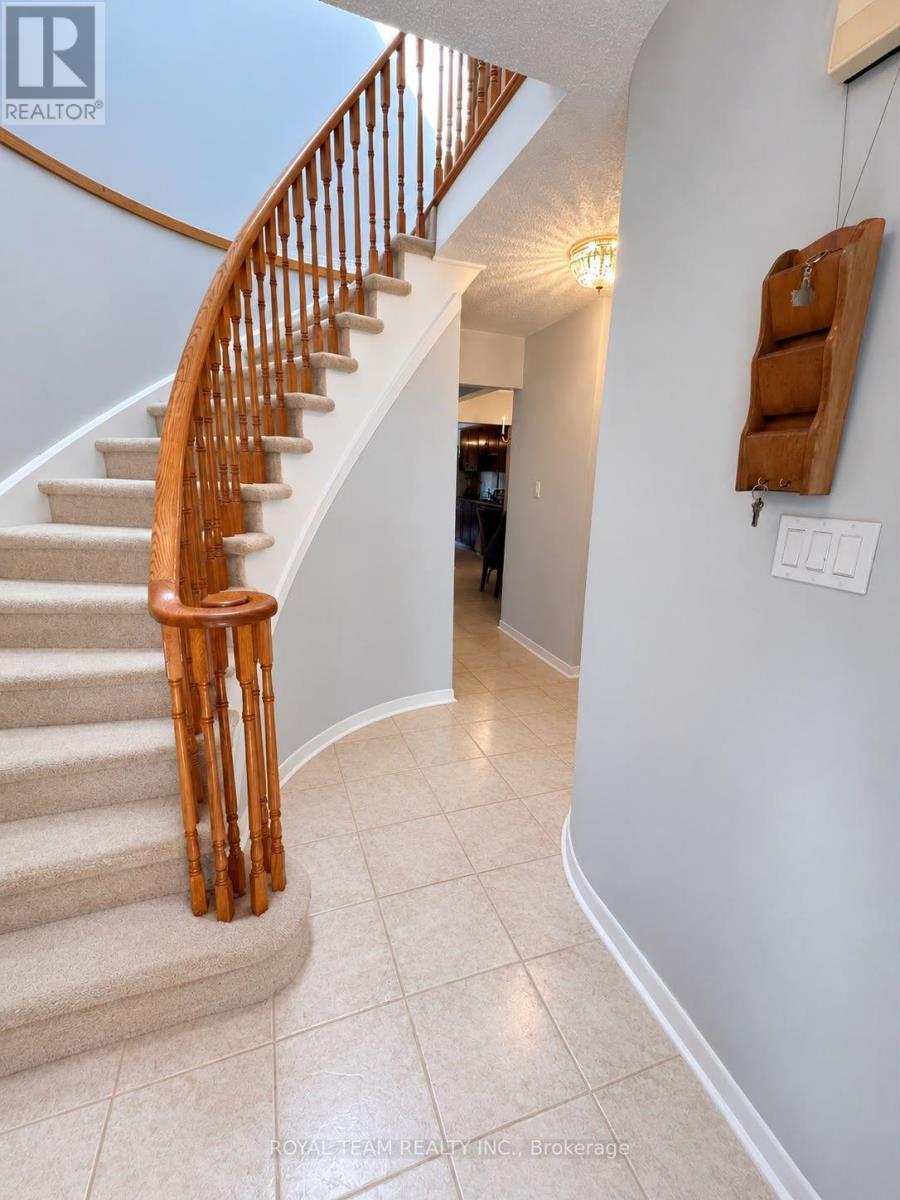 28 Oakmount Crescent, Vaughan, Ontario  L4K 2C3 - Photo 3 - N13027930