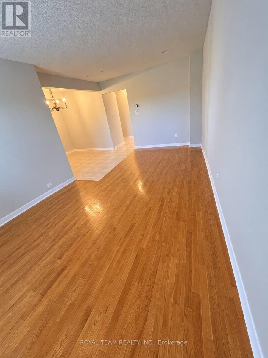 28 Oakmount Crescent, Vaughan, Ontario  L4K 2C3 - Photo 7 - N13027930