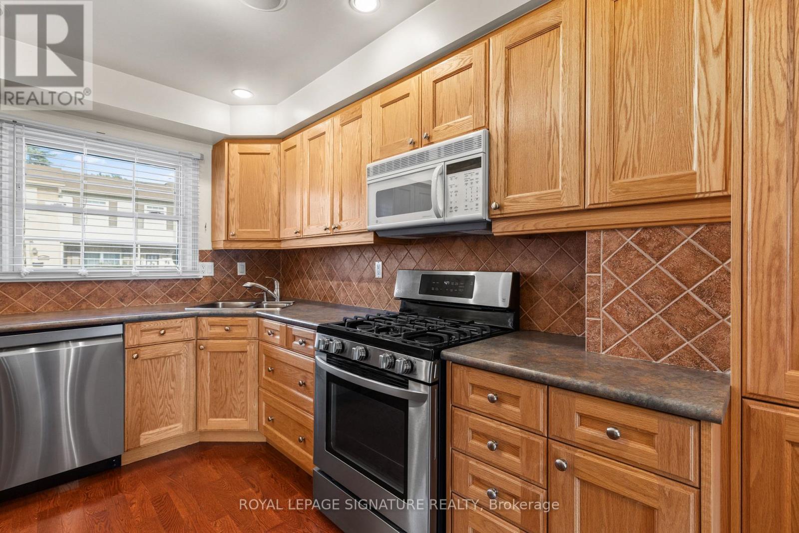 42 - 580 Eyer Drive, Pickering, Ontario  L1W 3B7 - Photo 5 - E13758504