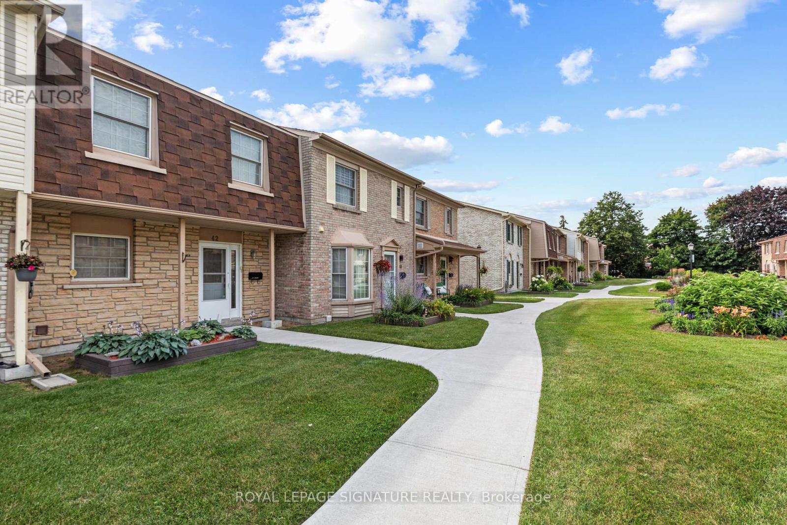 42 - 580 Eyer Drive, Pickering, Ontario  L1W 3B7 - Photo 3 - E13758504