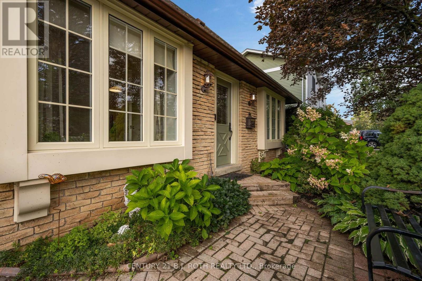 63 Oren Boulevard, Barrie (Sunnidale), Ontario  L4N 4P5 - Photo 3 - S13836966
