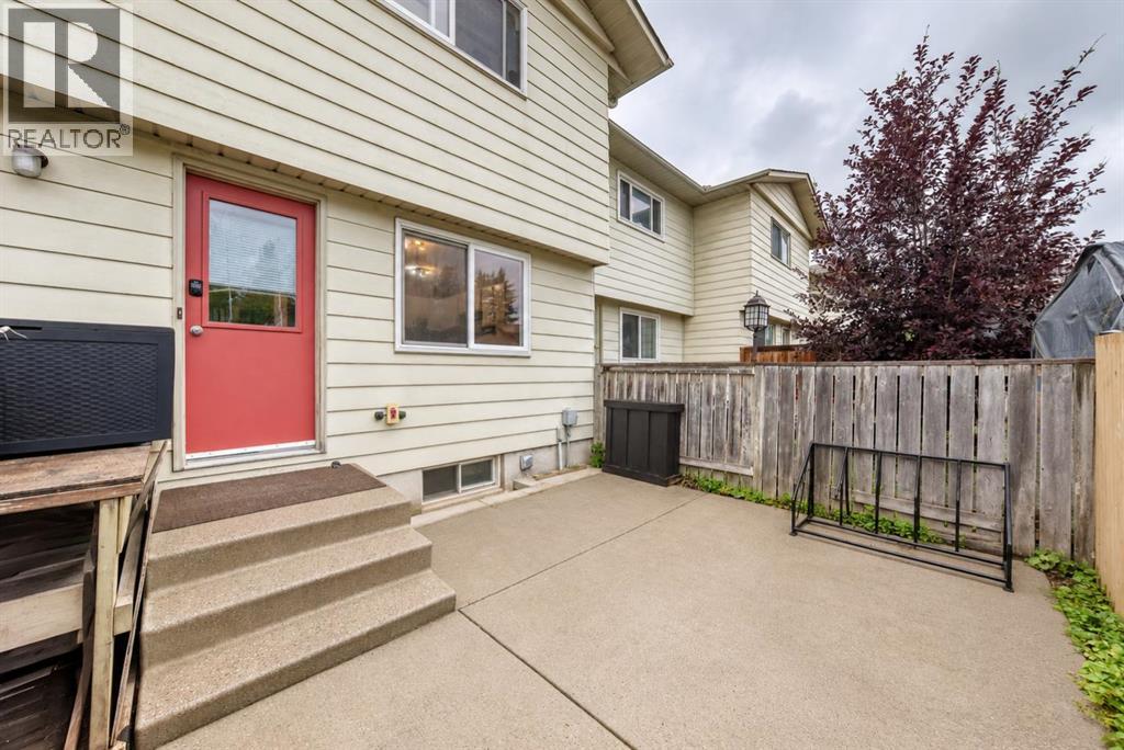 111 Midbend Place SE