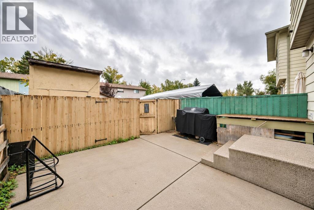 111 Midbend Place SE