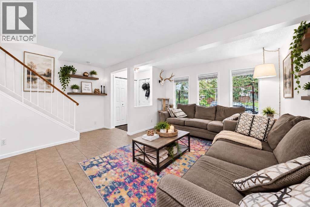 111 Midbend Place SE