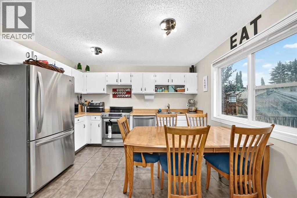 111 Midbend Place SE