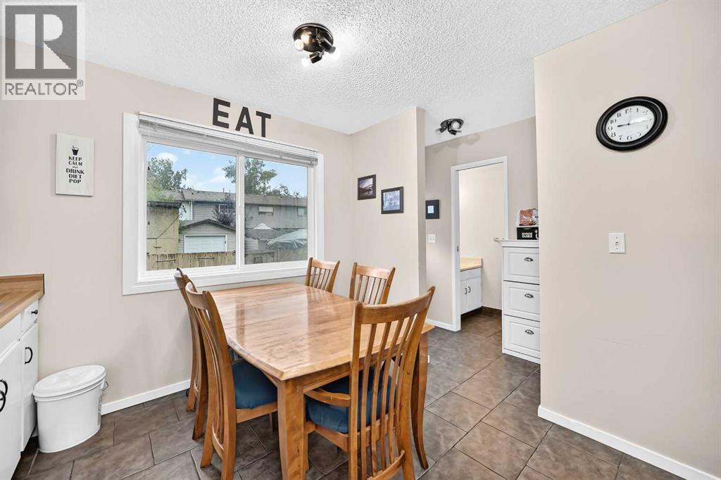 111 Midbend Place SE