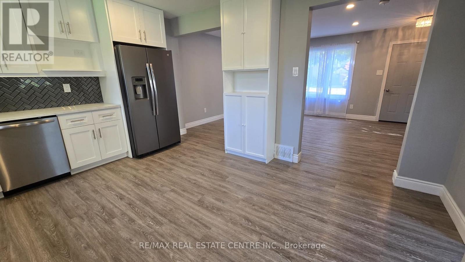 216 Brunswick Crescent, London North, Ontario N6G 3L2 - Photo 3 - X13683090
