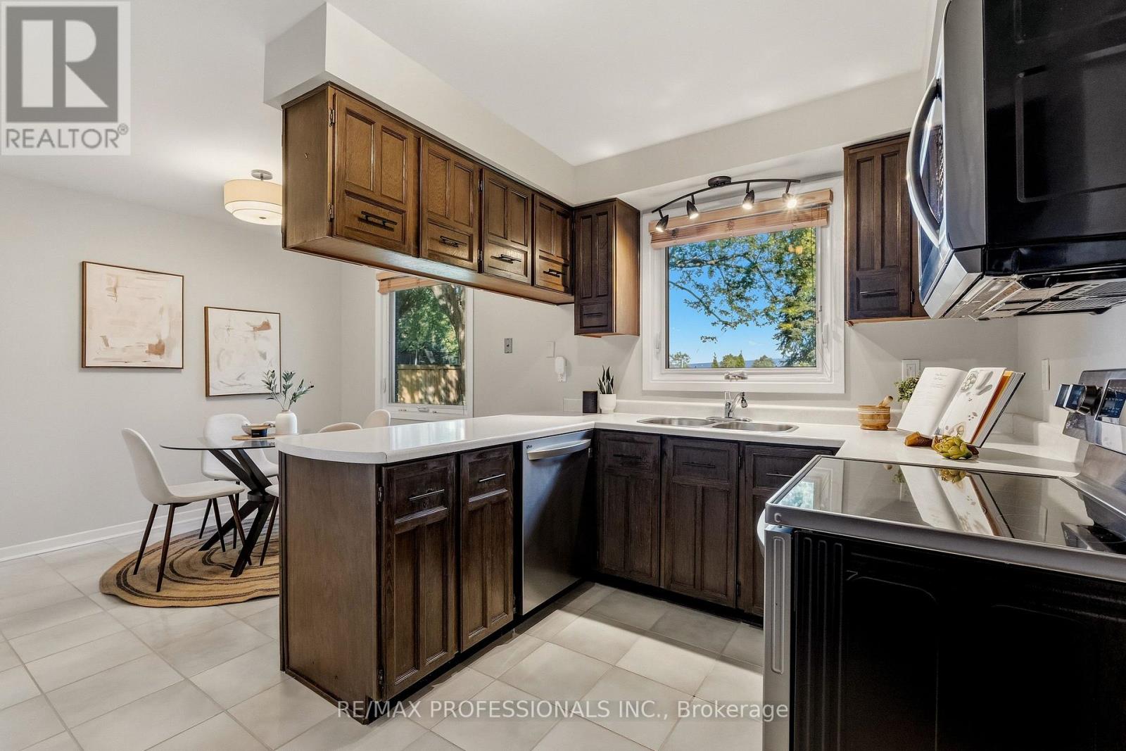 6888 Barrisdale Drive, Mississauga, Ontario  L5N 2H4 - Photo 15 - W13822118