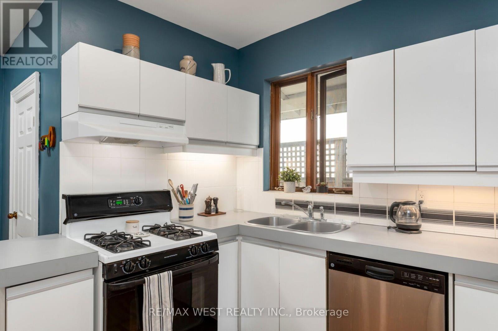 195 Dunn Avenue, Toronto, Ontario  M6K 2S1 - Photo 13 - W13836870
