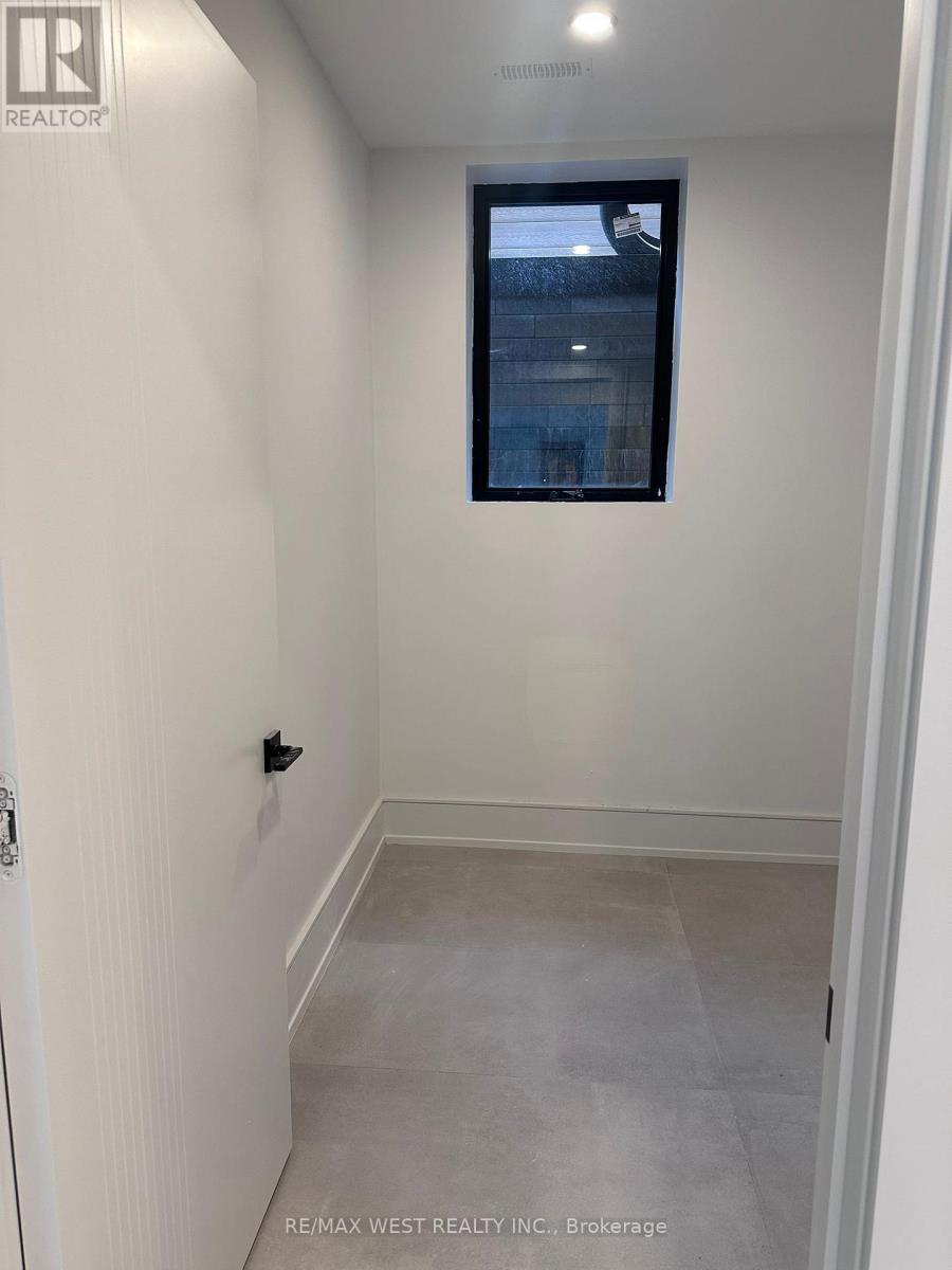 BASEMENT - 506 WELLINGTON CRESCENT
