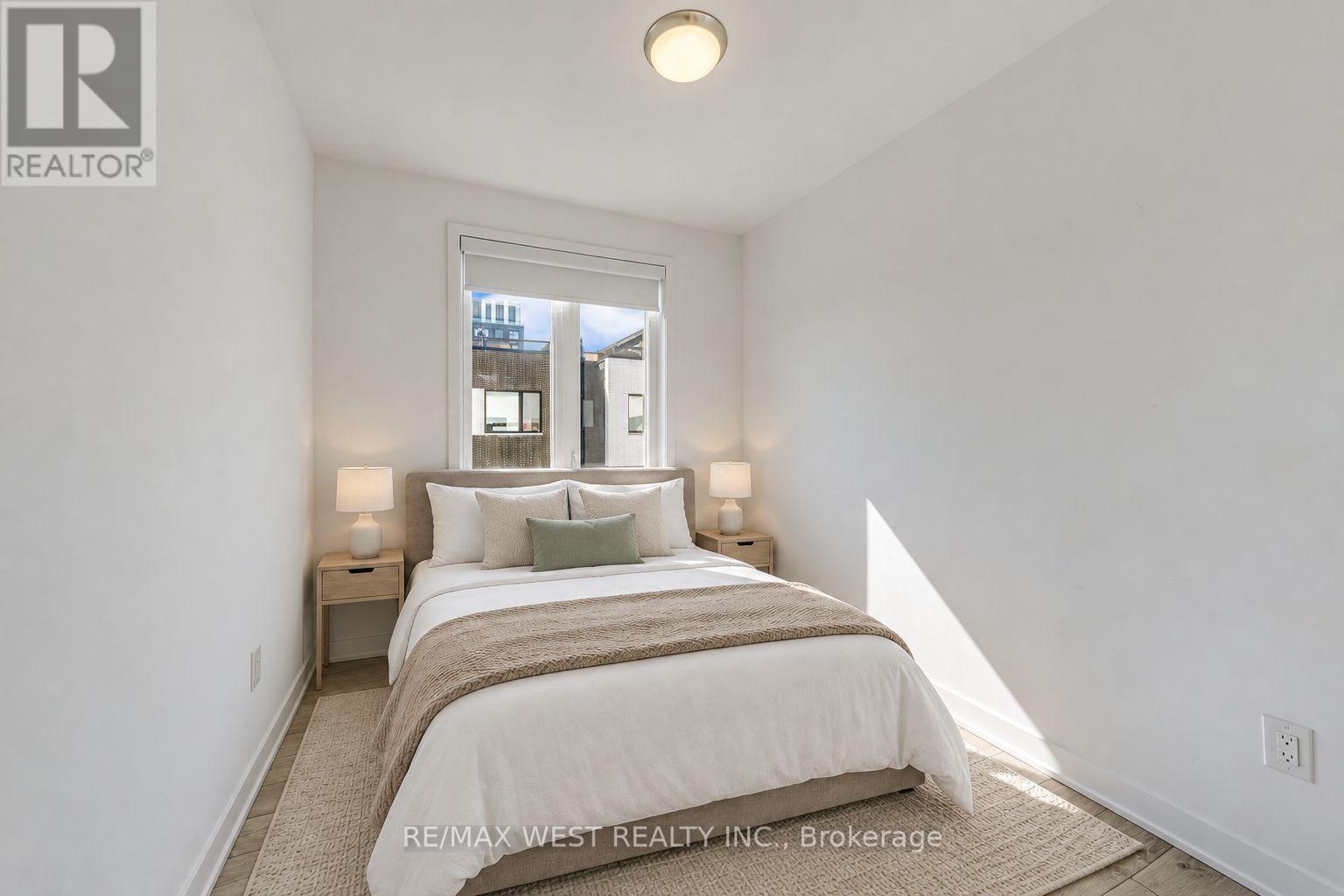 3 - 40 ED CLARK GARDENS BOULEVARD