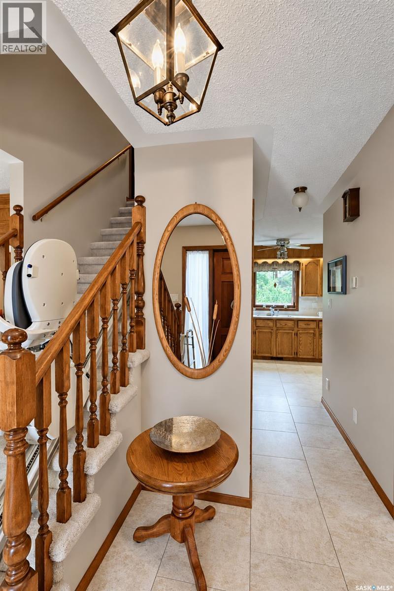 830 Chester Place, Prince Albert, Saskatchewan  S6V 6Y8 - Photo 4 - SK049785