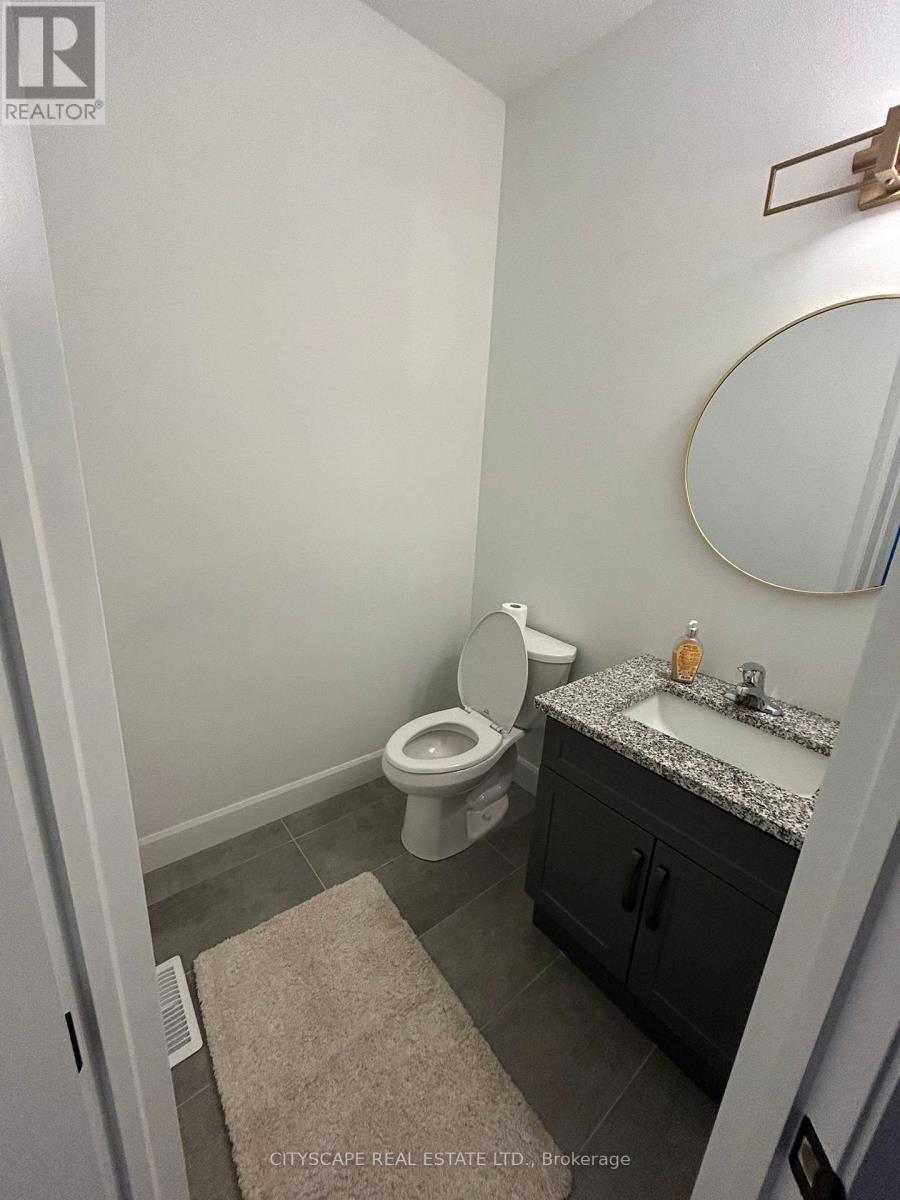 3821 Ayrshire Avenue, London South, Ontario  N6B 1W3 - Photo 3 - X13836976