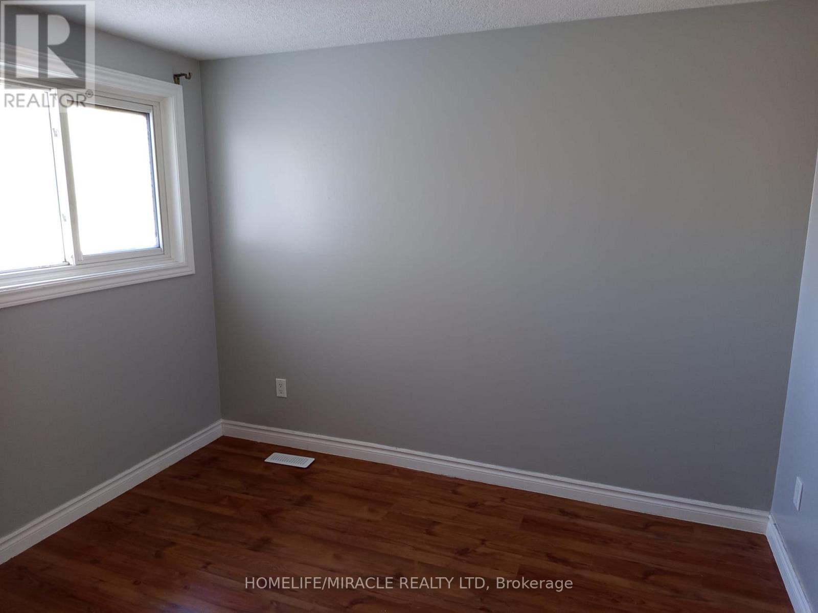 123 Mooregate Crescent, Kitchener, Ontario  N2M 2E9 - Photo 3 - X13836980
