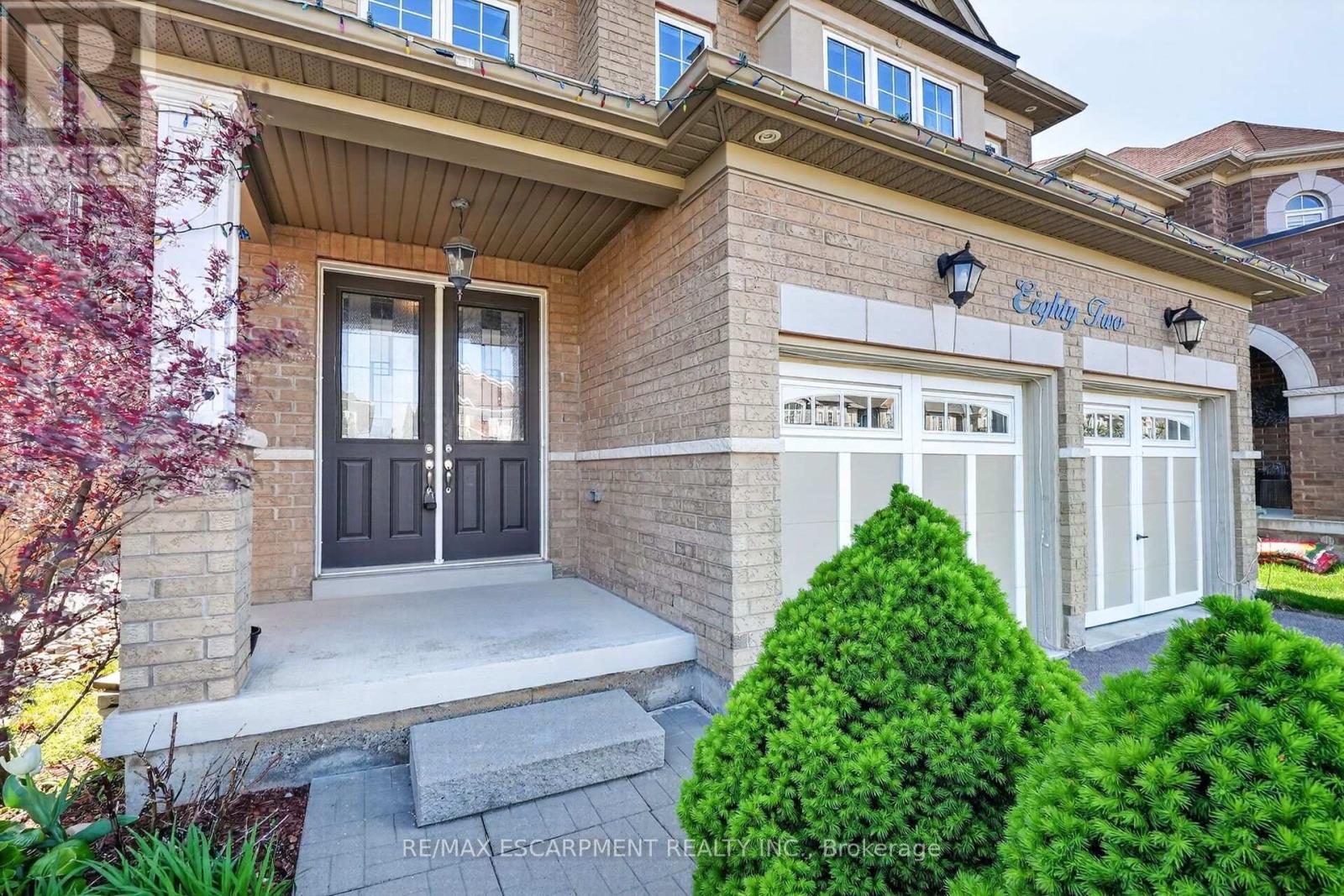 82 Chaumont Drive, Hamilton, Ontario  L8J 0J8 - Photo 3 - X13837068