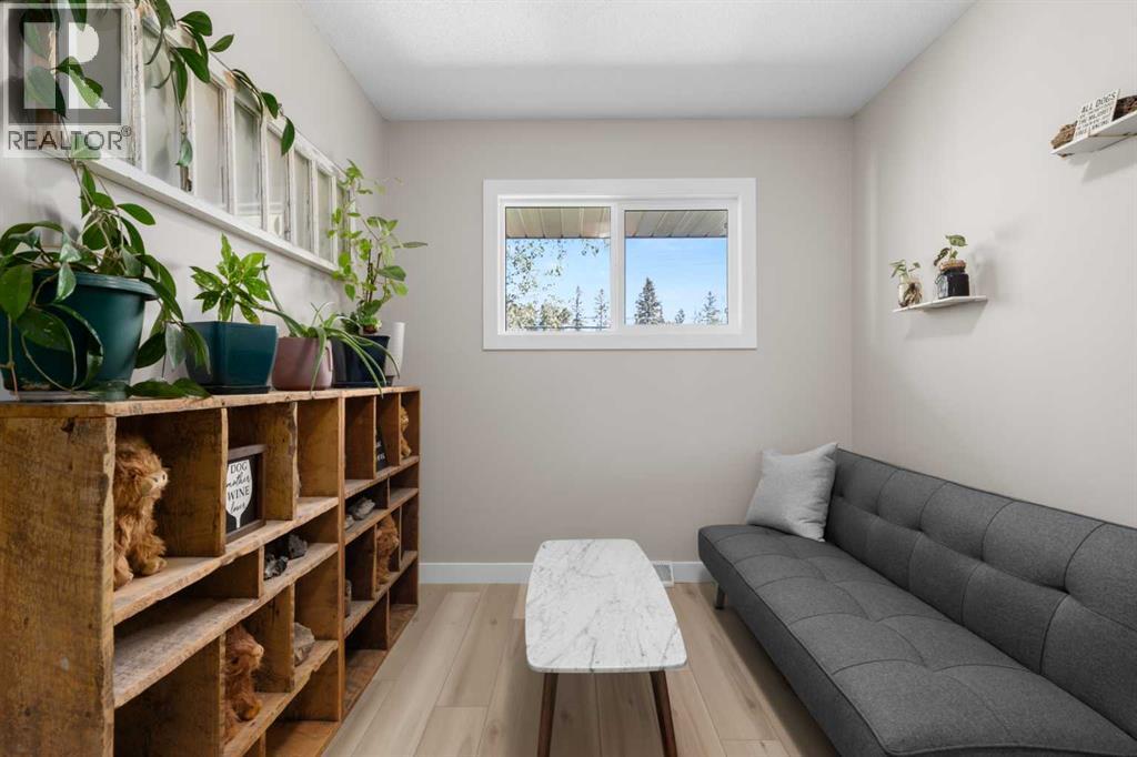 8343 48 Avenue Nw, Calgary, Alberta  T3B 2A9 - Photo 17 - A2343521