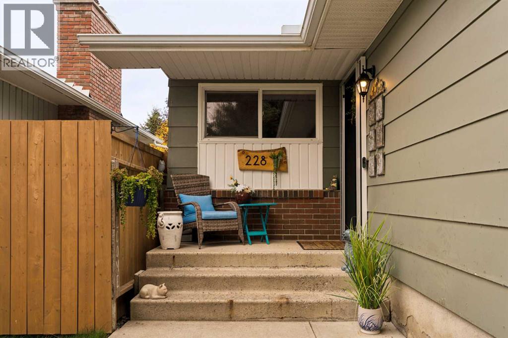 228 Midridge Crescent SE, Calgary, Alberta  T2X 1C6 - Photo 4 - A2347936