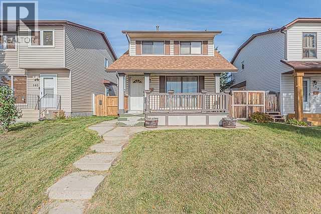136 Castleridge Drive NE, Calgary, Alberta  T3J 1Y8 - Photo 1 - A2348671