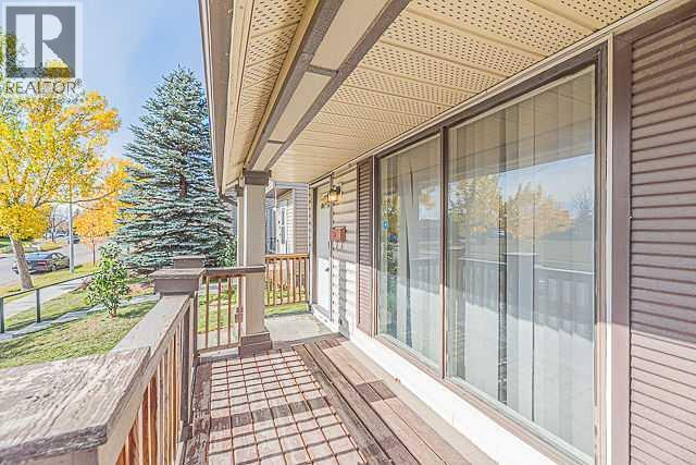 136 Castleridge Drive NE, Calgary, Alberta  T3J 1Y8 - Photo 4 - A2348671