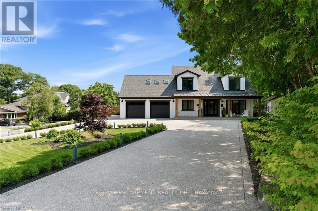 204 FALLINGBROOK DRIVE, Hamilton, Ontario