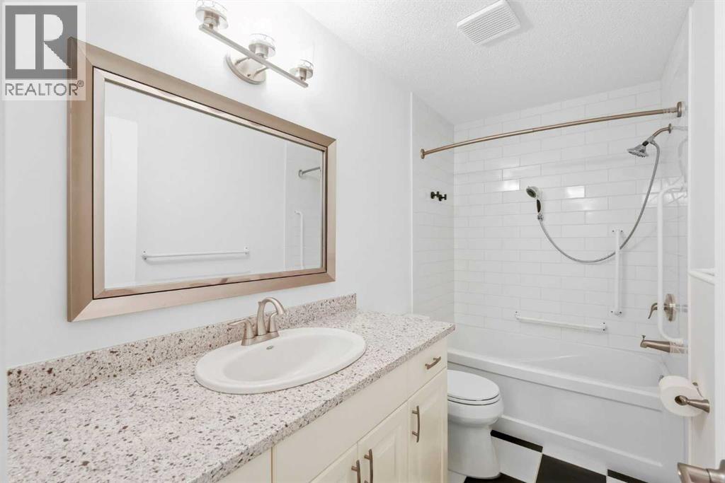 216 Coach Side Road SW, Calgary, Alberta  T3H 2T3 - Photo 13 - A2347051