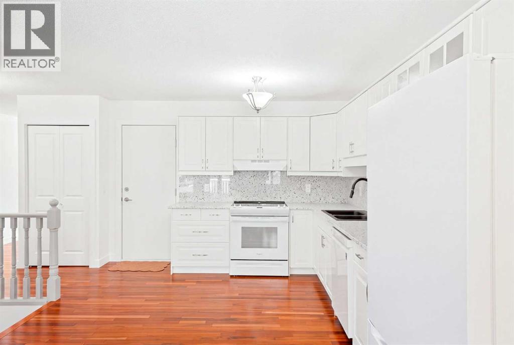 216 Coach Side Road SW, Calgary, Alberta  T3H 2T3 - Photo 7 - A2347051