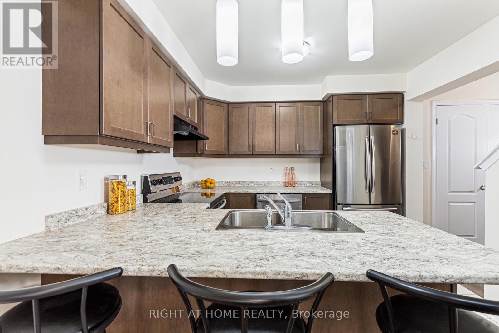 2493 Fall Harvest Crescent, Pickering, Ontario  L1X 0G1 - Photo 5 - E13837230