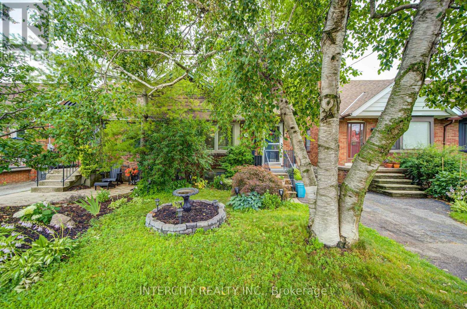 256 Blantyre Avenue, Toronto, Ontario  M1N 2S1 - Photo 3 - E13837244