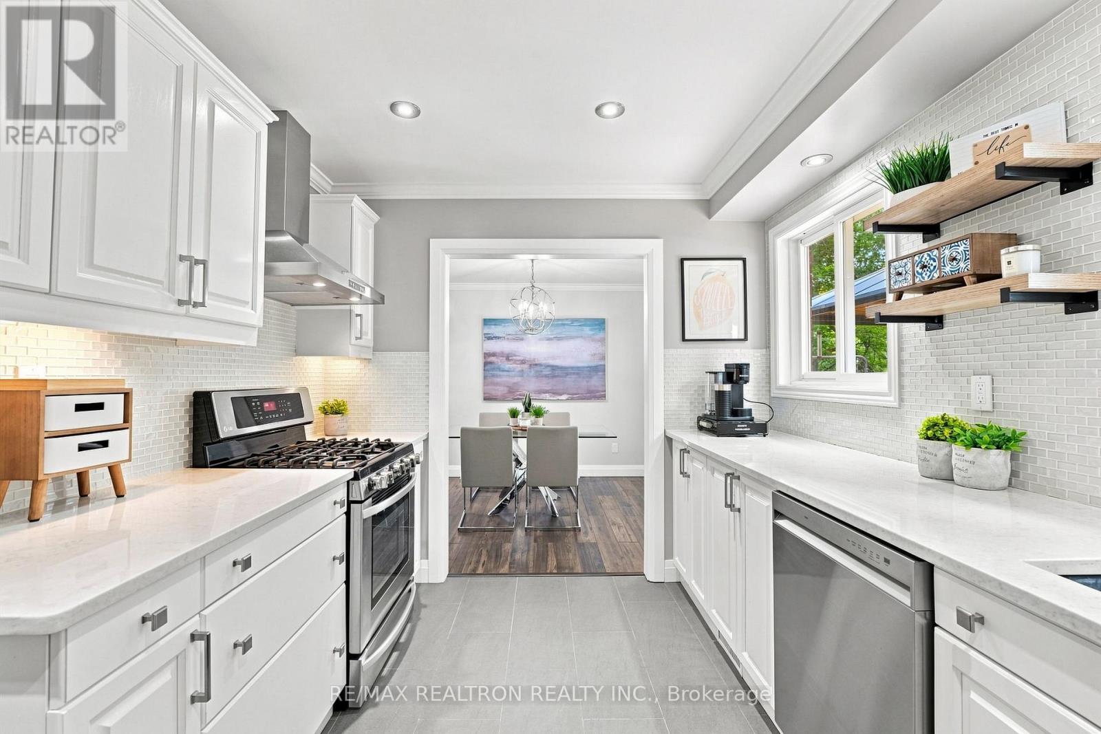 15 Park Road, Bradford West Gwillimbury, Ontario  L0G 1B0 - Photo 10 - N13837166