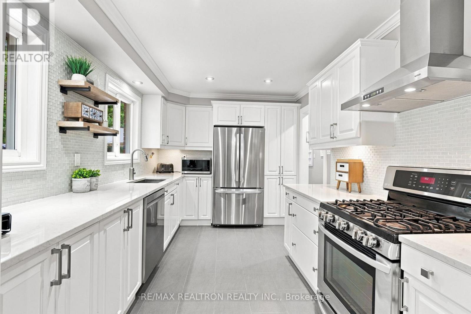 15 Park Road, Bradford West Gwillimbury, Ontario  L0G 1B0 - Photo 12 - N13837166