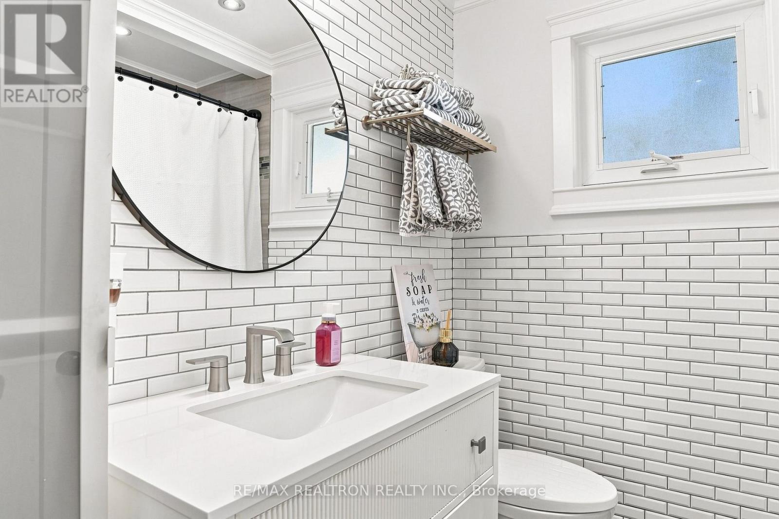 15 Park Road, Bradford West Gwillimbury, Ontario  L0G 1B0 - Photo 18 - N13837166
