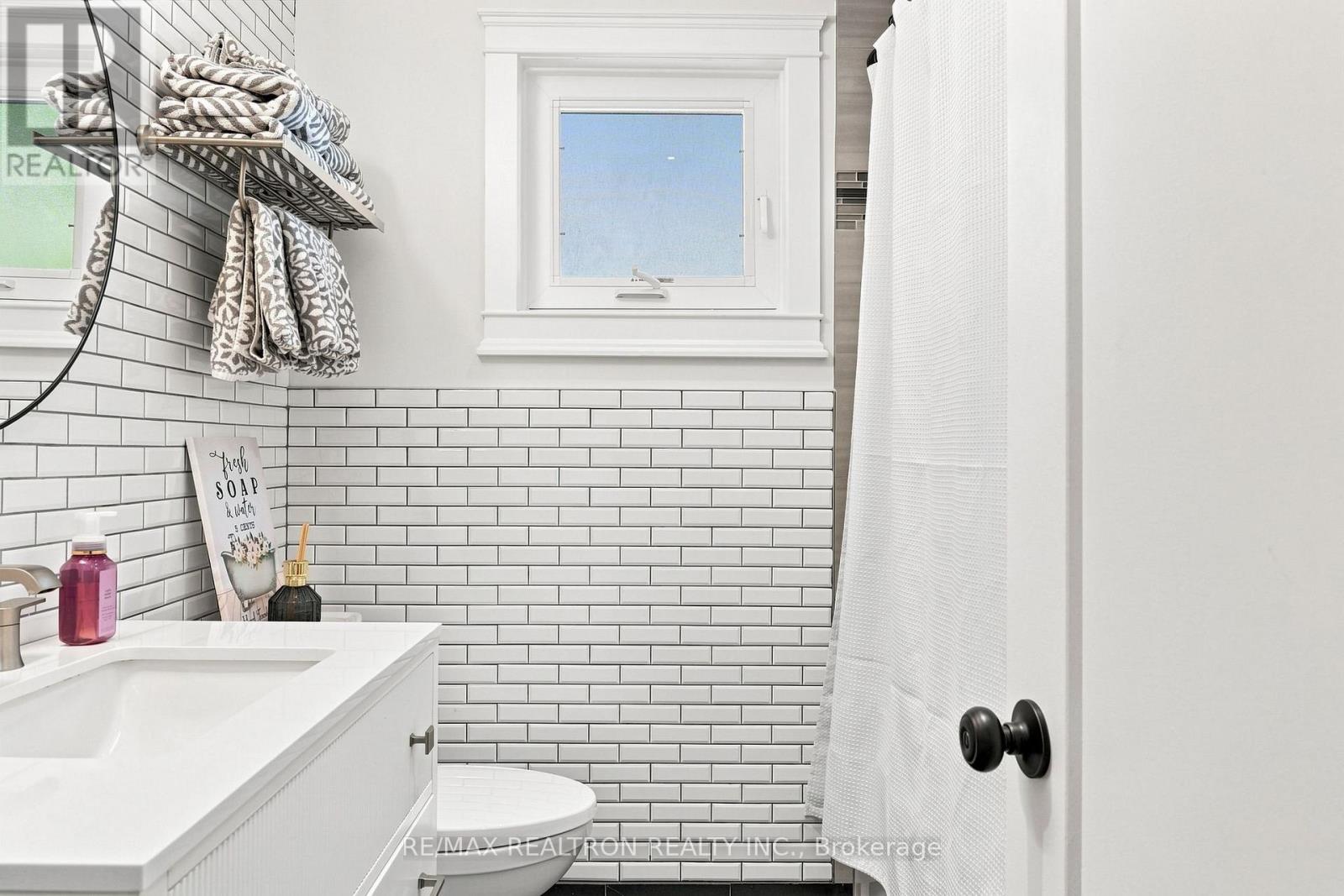 15 Park Road, Bradford West Gwillimbury, Ontario  L0G 1B0 - Photo 19 - N13837166