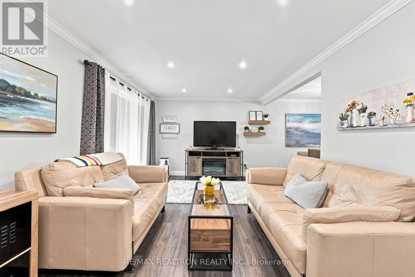 15 Park Road, Bradford West Gwillimbury, Ontario  L0G 1B0 - Photo 7 - N13837166