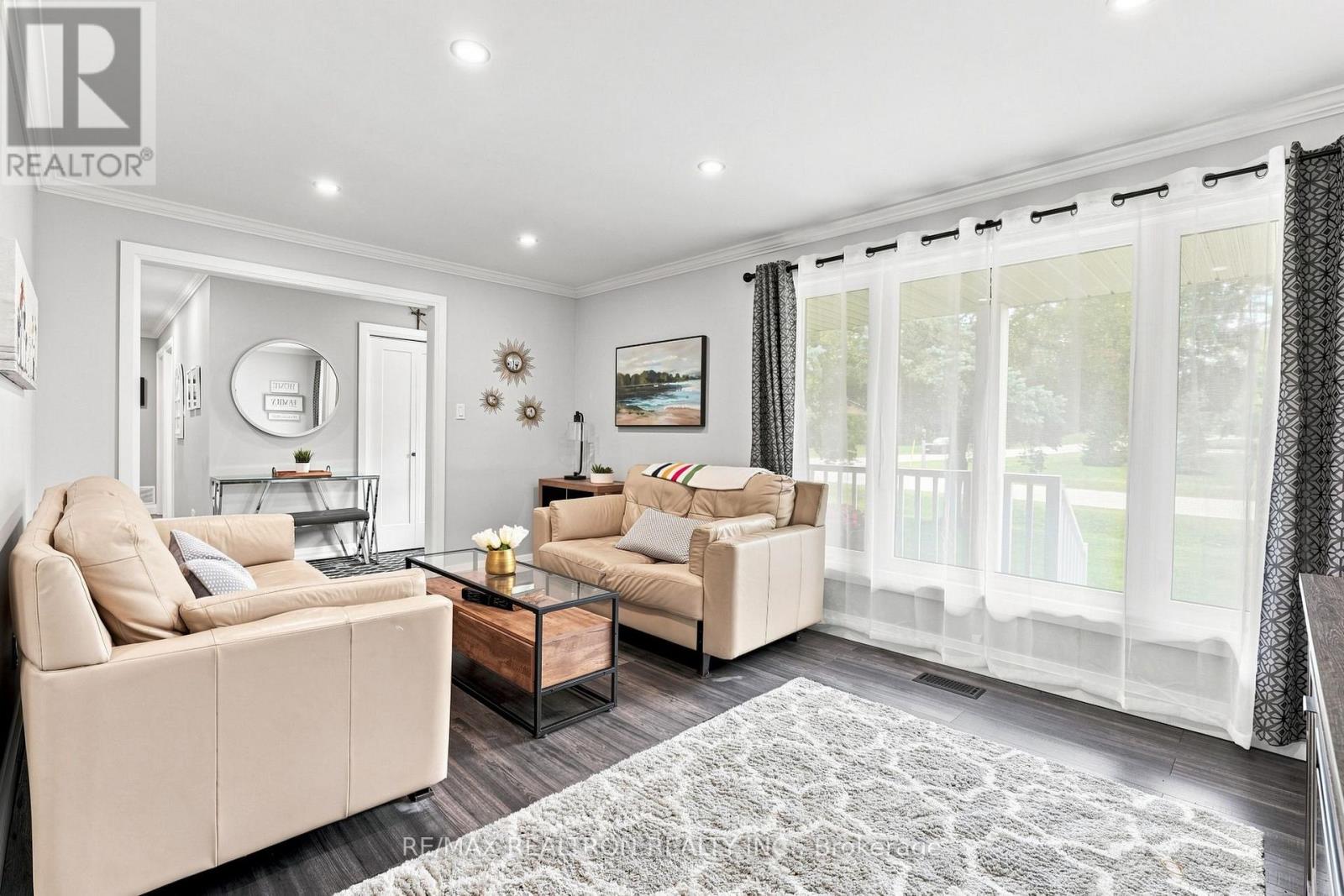 15 Park Road, Bradford West Gwillimbury, Ontario  L0G 1B0 - Photo 9 - N13837166