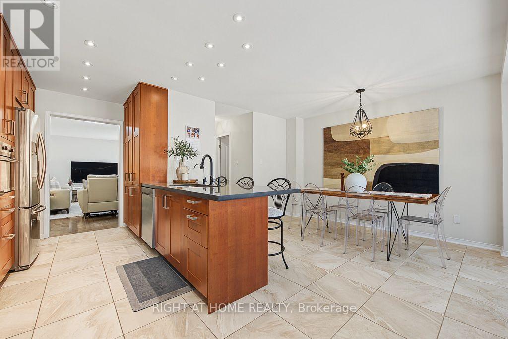 3829 Craighurst Avenue, Mississauga, Ontario  L5N 6T7 - Photo 2 - W13837170