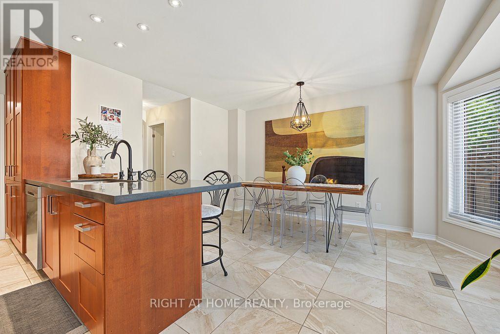3829 Craighurst Avenue, Mississauga, Ontario  L5N 6T7 - Photo 3 - W13837170