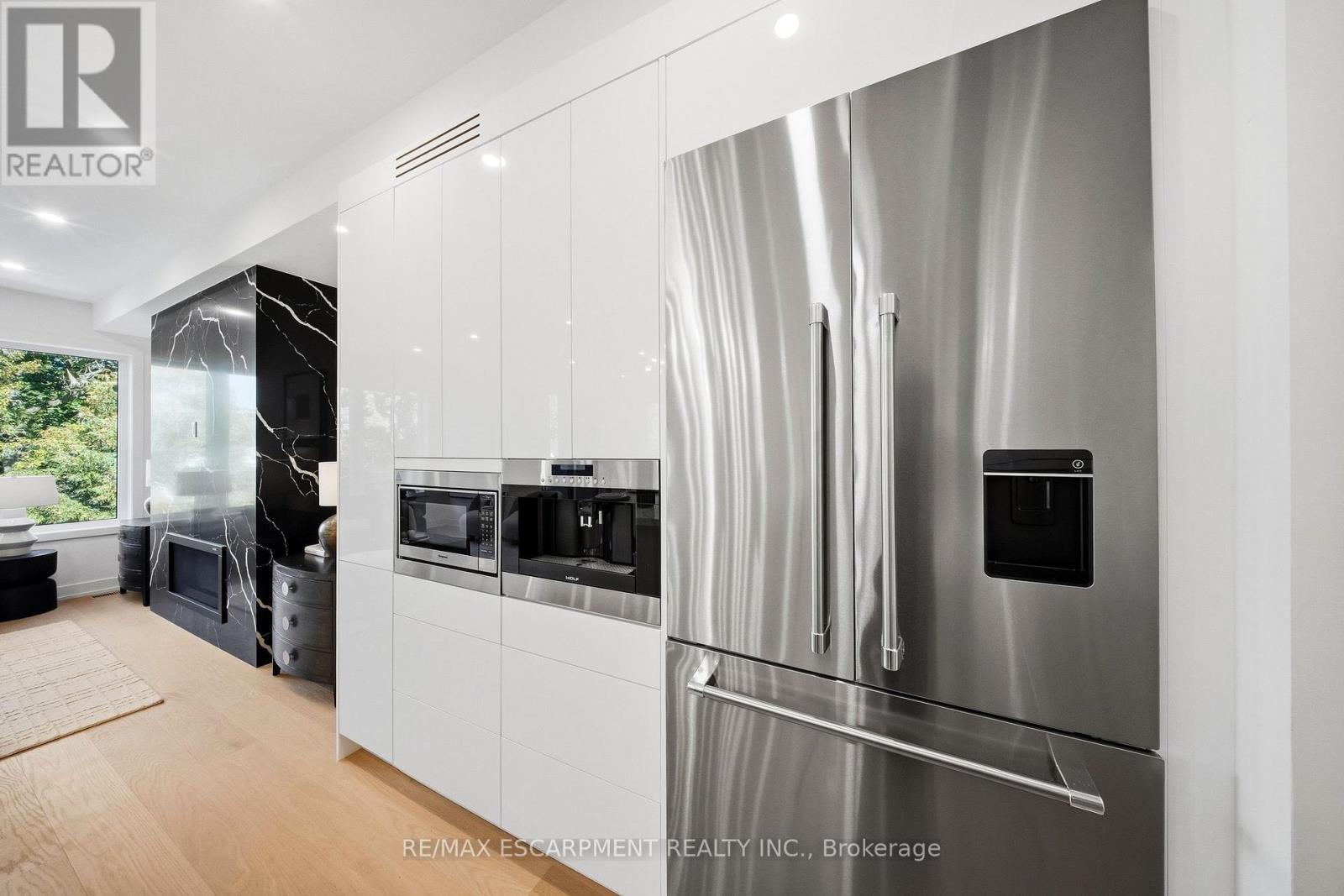 14 Kentroyal Drive, Toronto, Ontario  M9P 2M8 - Photo 12 - W13837210