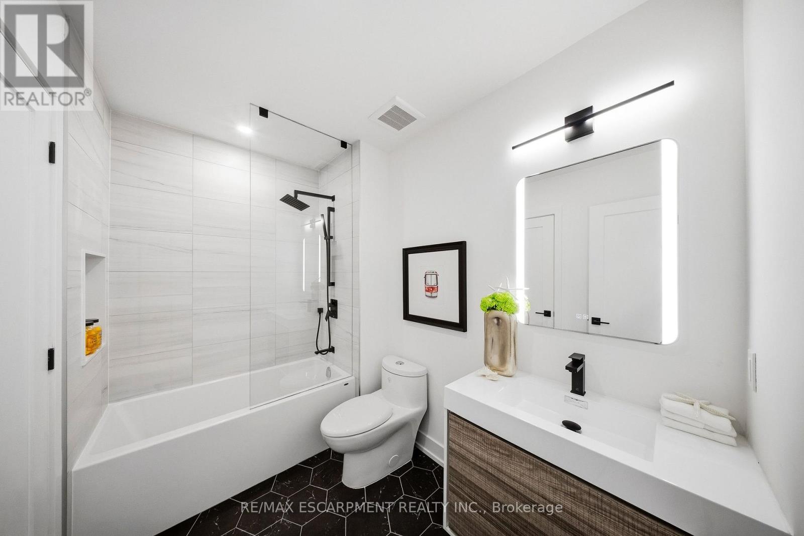 14 Kentroyal Drive, Toronto, Ontario  M9P 2M8 - Photo 23 - W13837210