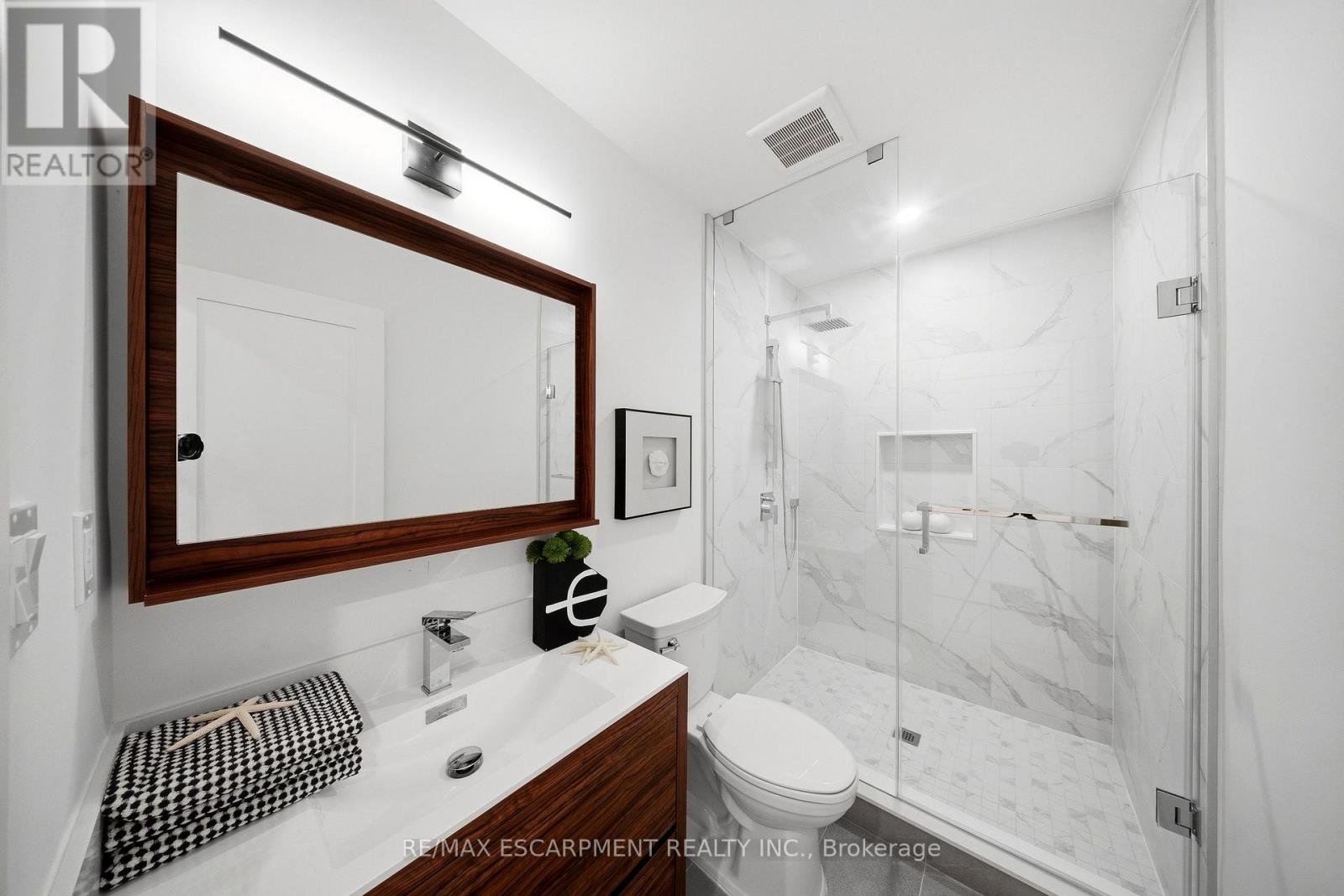 14 Kentroyal Drive, Toronto, Ontario  M9P 2M8 - Photo 39 - W13837210