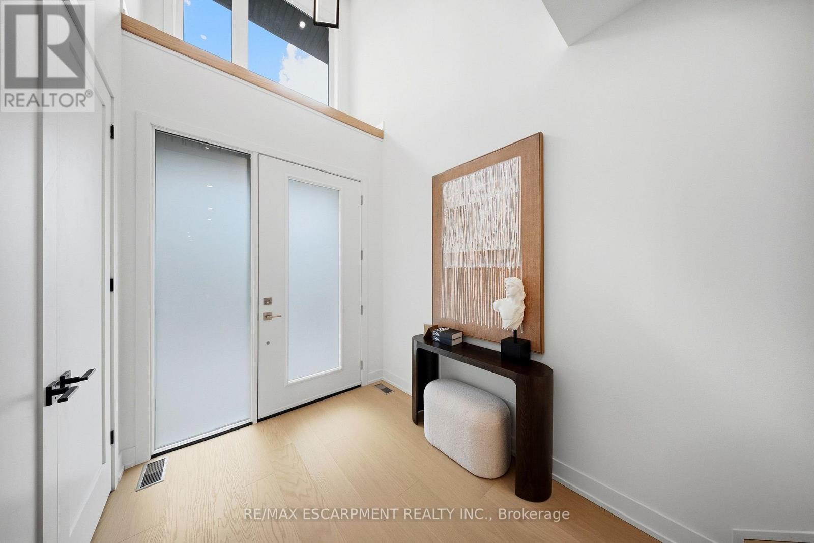 14 Kentroyal Drive, Toronto, Ontario  M9P 2M8 - Photo 6 - W13837210
