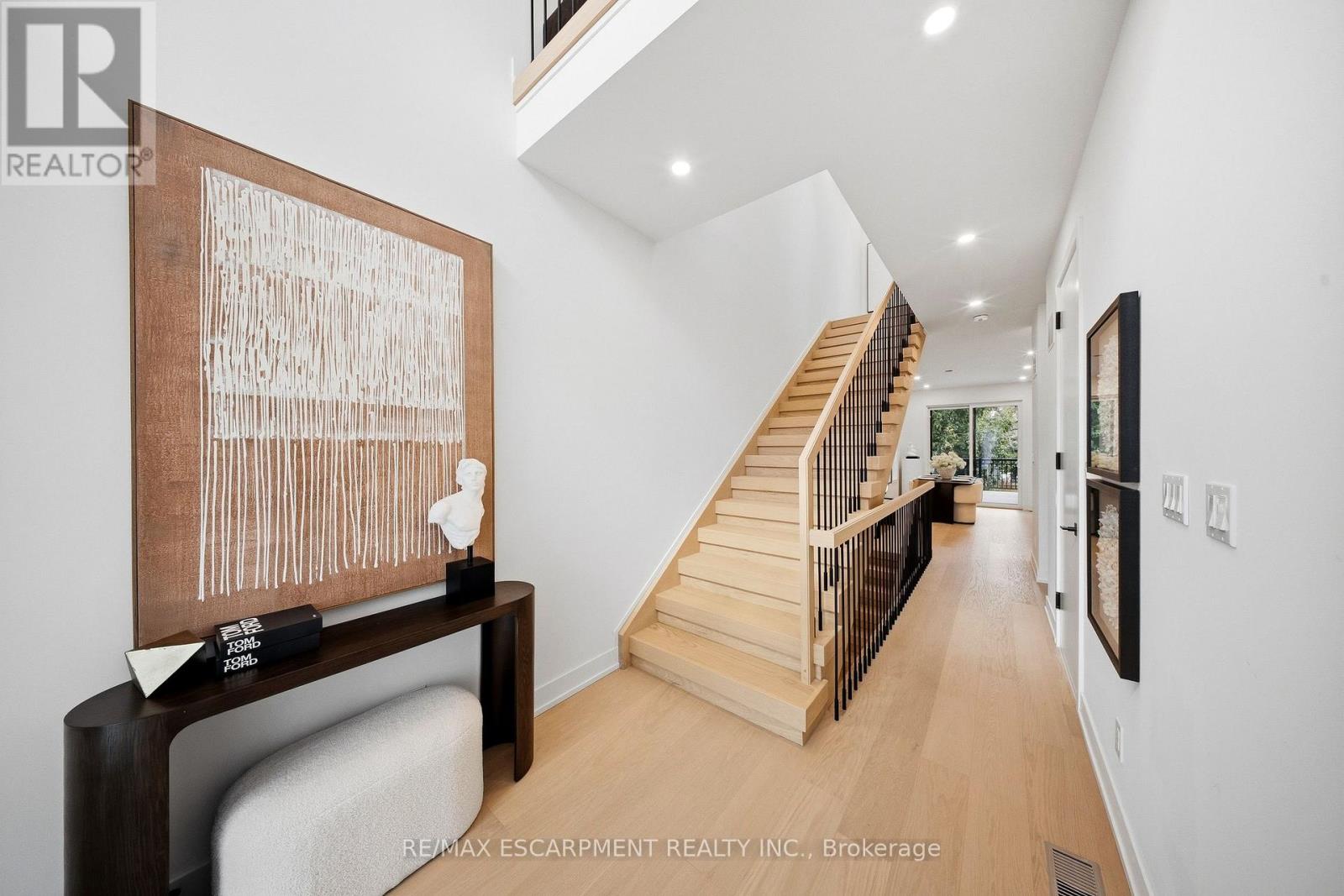 14 Kentroyal Drive, Toronto, Ontario  M9P 2M8 - Photo 7 - W13837210