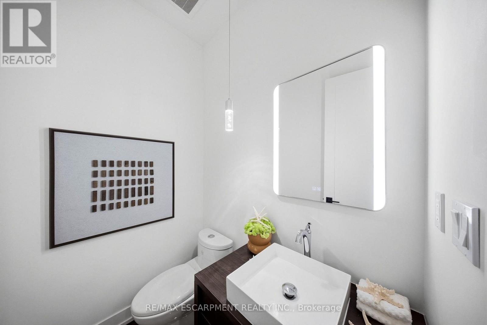 14 Kentroyal Drive, Toronto, Ontario  M9P 2M8 - Photo 8 - W13837210