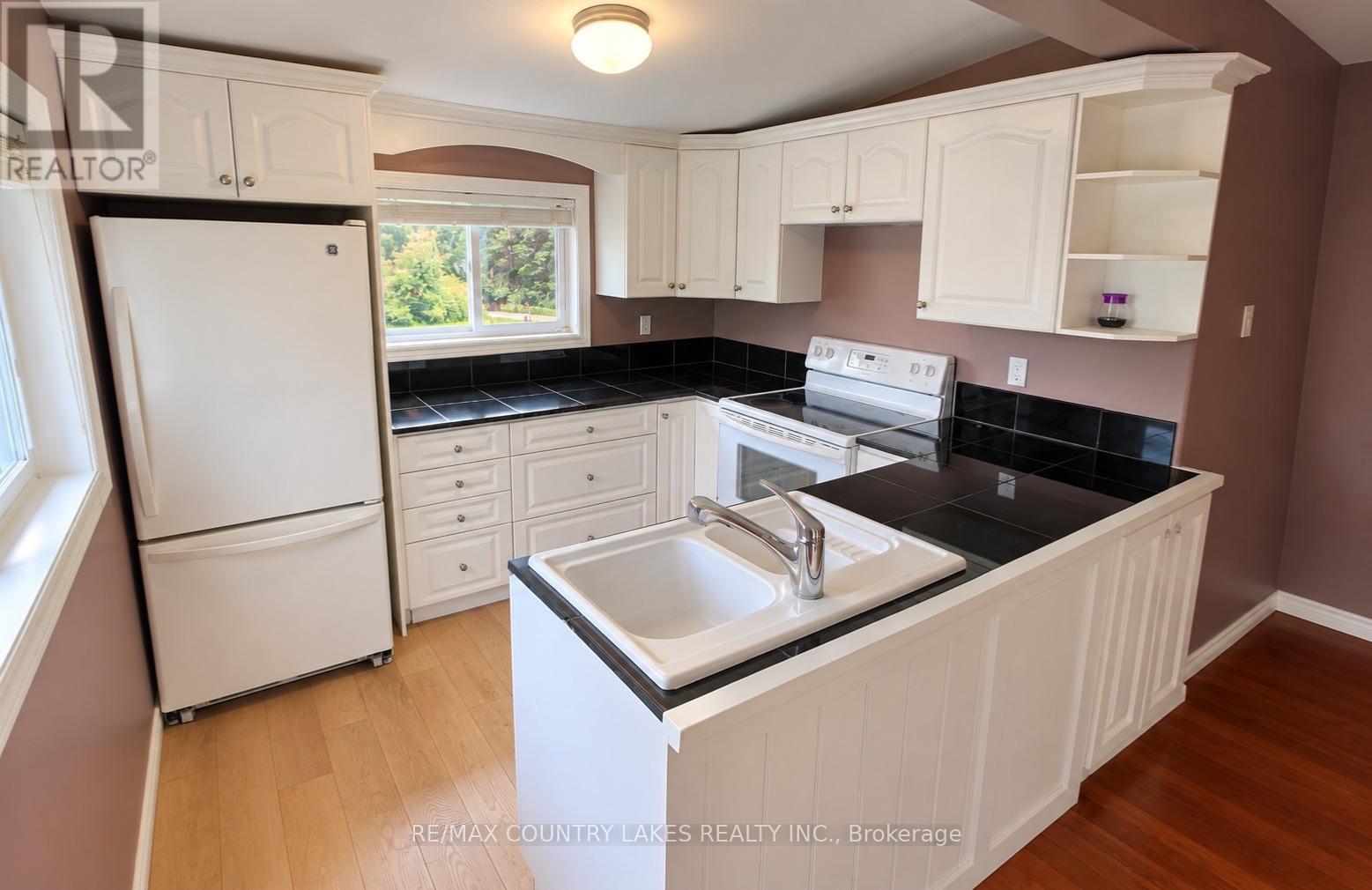 16 Hummingbird Lane, Kawartha Lakes, Ontario  L0K 1B0 - Photo 10 - X13546036