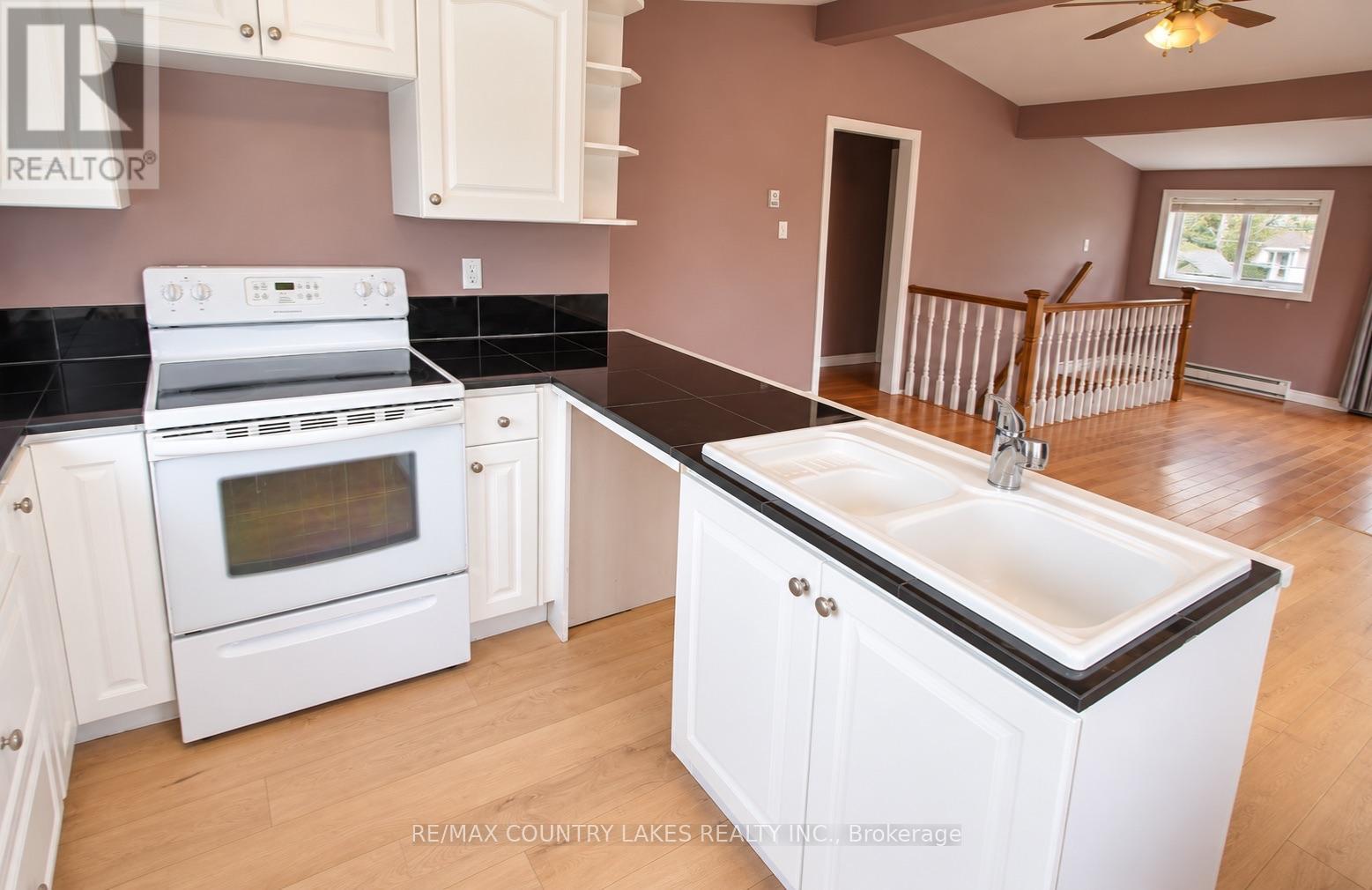 16 Hummingbird Lane, Kawartha Lakes, Ontario  L0K 1B0 - Photo 9 - X13546036