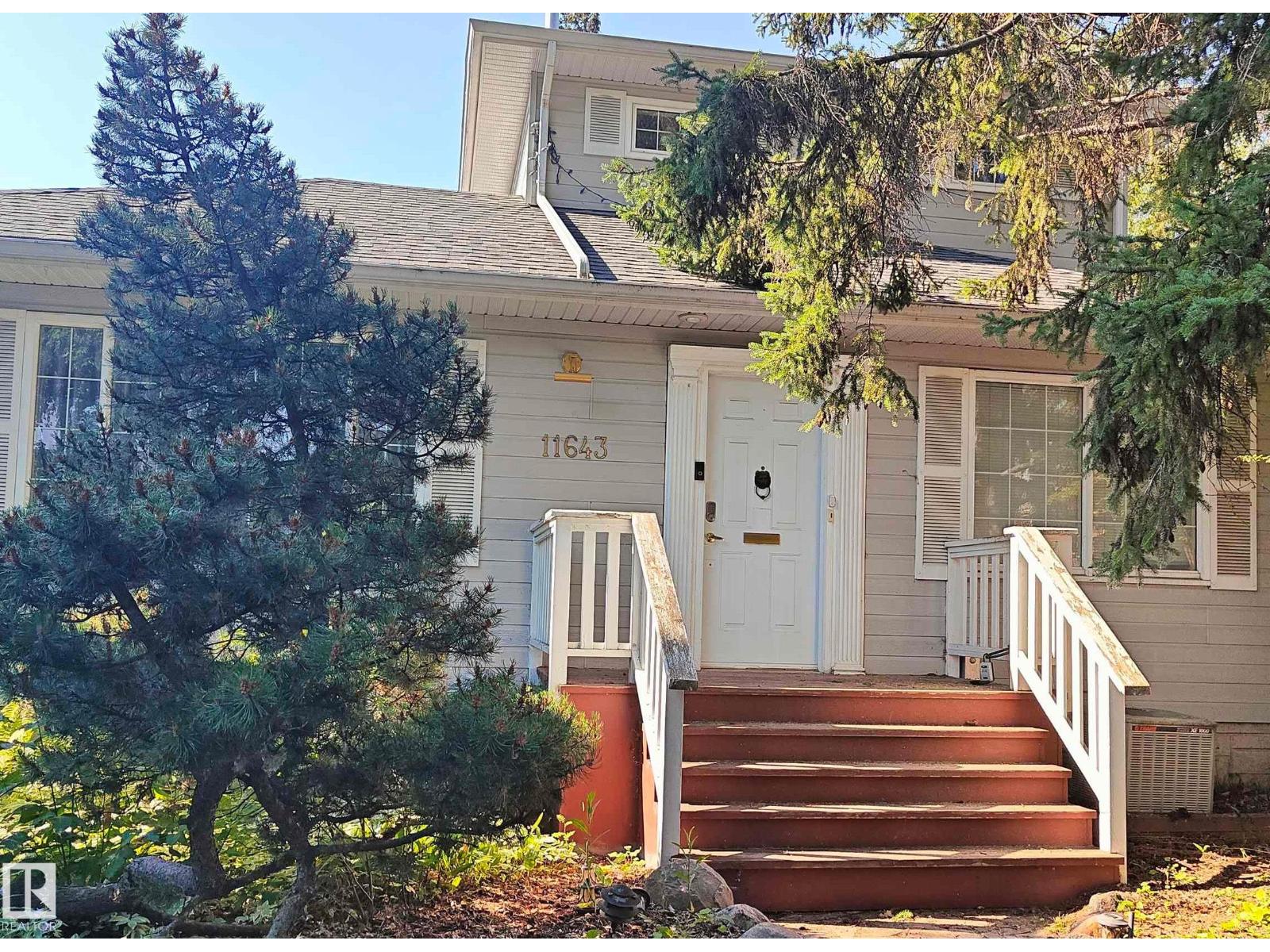 11643 76 AV NW