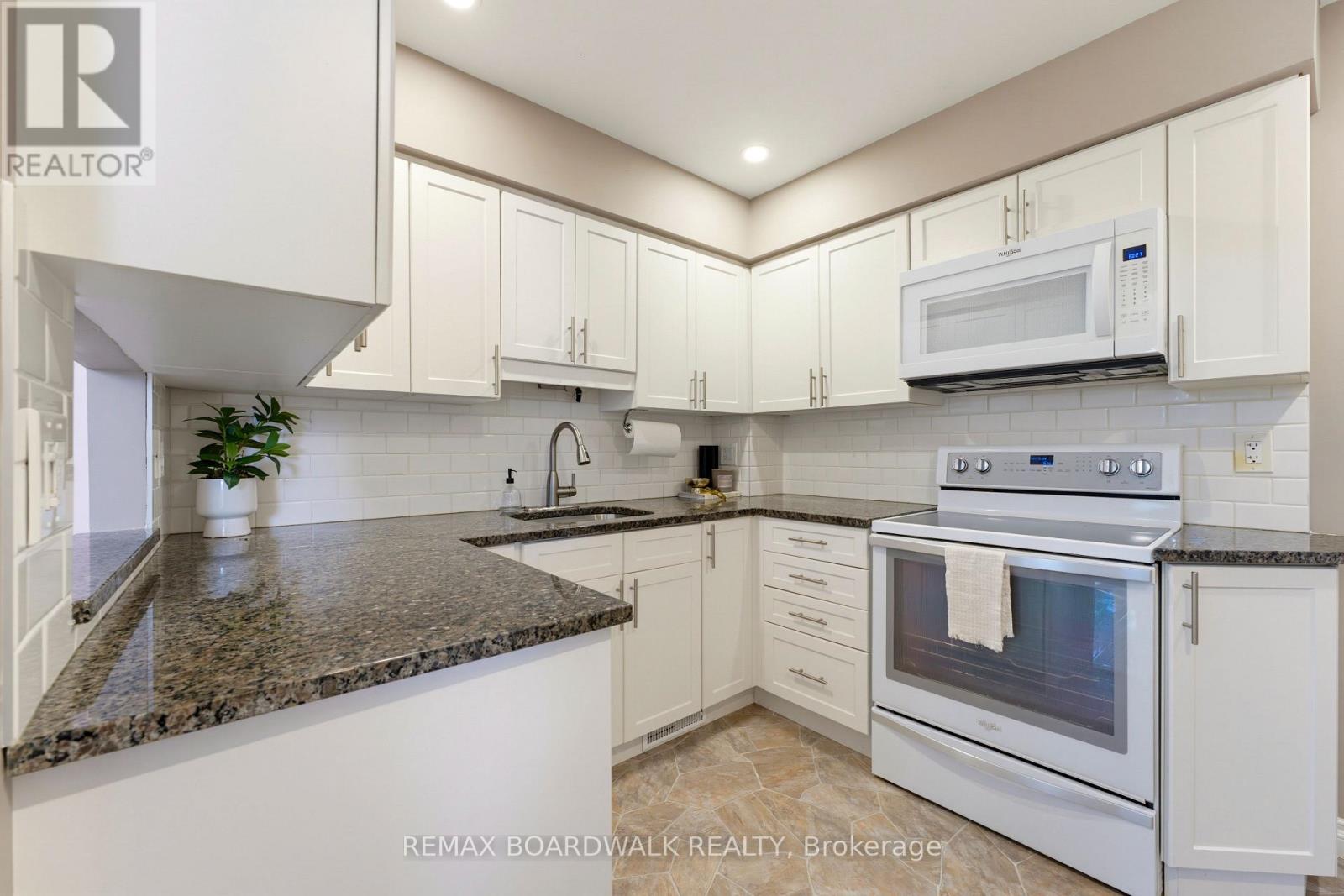 13 - 32 Black Forest Lane, Ottawa, Ontario  K2H 5C8 - Photo 5 - X13837274